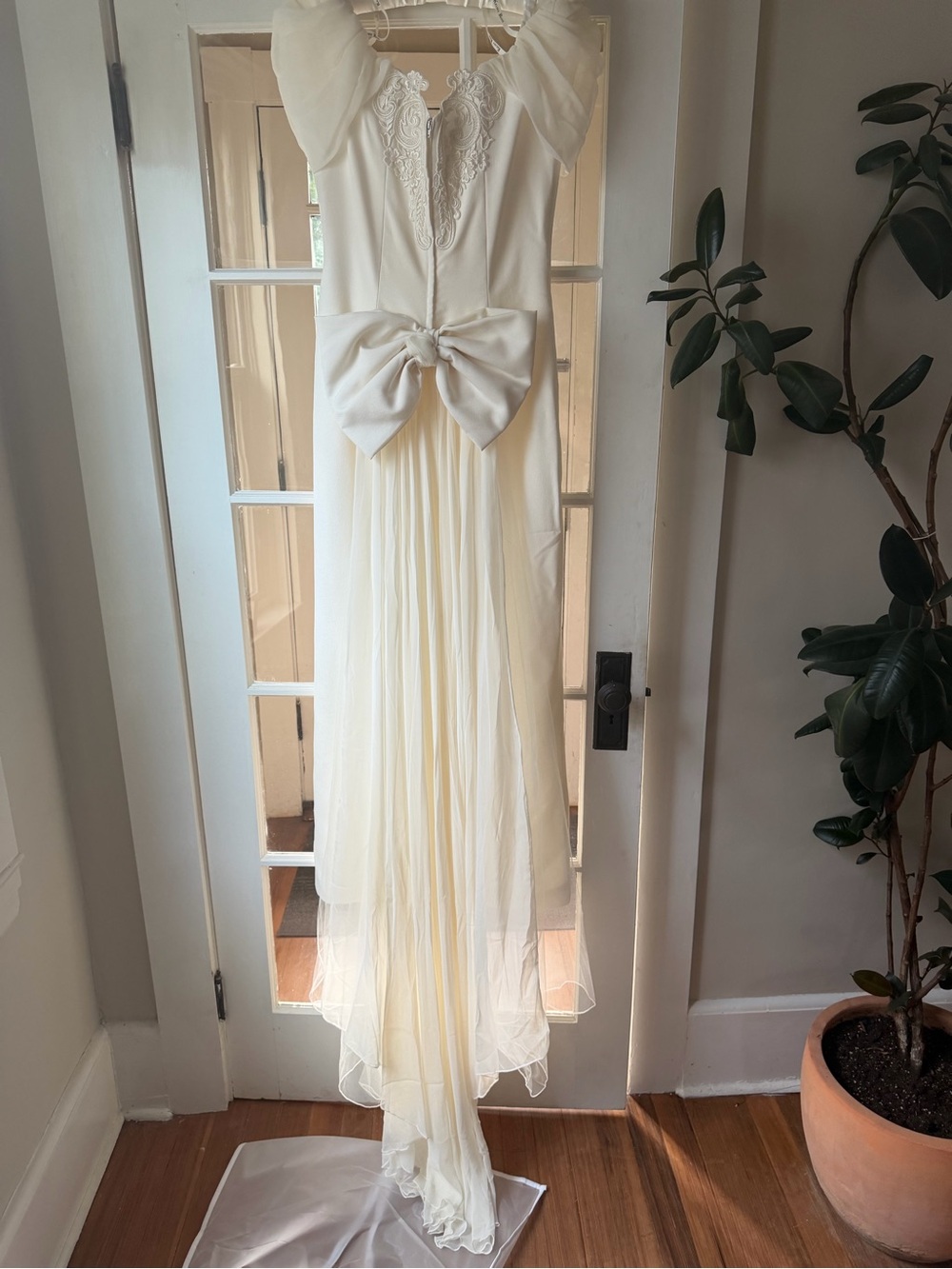 Vintage Off-Shoulder Ivory Bridal Gown with Draped Bow Back - Picture 14 of 16